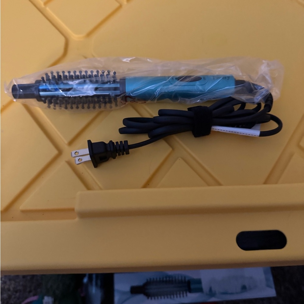 Mini Heated Curling Brush 3/4” Blue Great For Travel